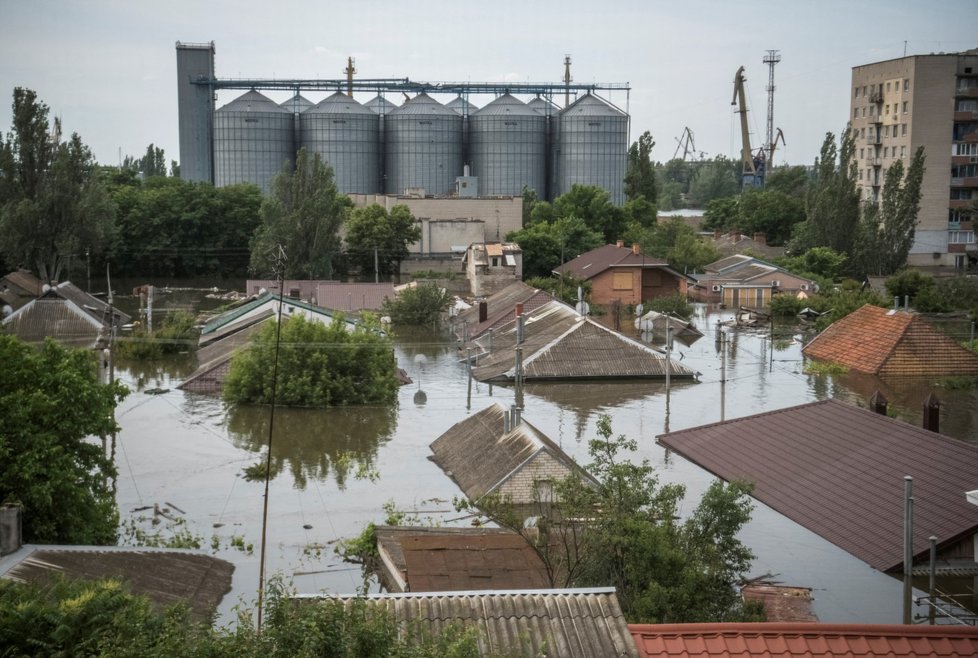 Evakuace obyvatel ze zatopené Nové Kachovky (8.6.2023)
