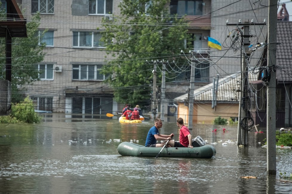 Evakuace obyvatel ze zatopené Nové Kachovky (8.6.2023)
