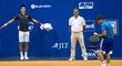 Novak Djokovič v roli čárového sudího na tenisové exhibici v Rio de Janeiro