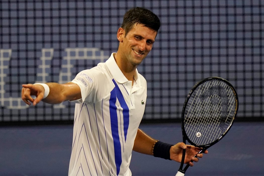 Novak Djokovič zvládl bitvu s Ricardsem Berankisem i s bolavým krkem