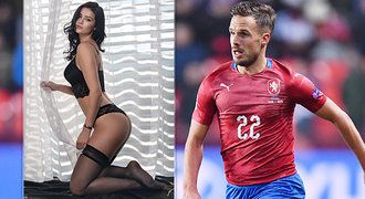 Roztoužená sexy kráska fotbalisty Nováka: Co mu vzkázala v negližé?