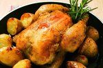 Česnekové brambory s pečeným kuřetem