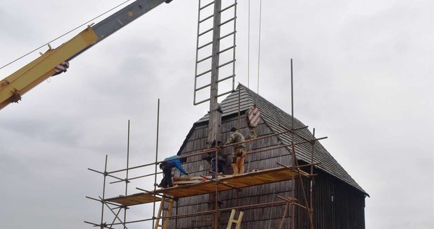Mlýn Nové Dvory se po desítkách let dočkal nových perutí. Muzeum Bílovec ho chce jednou opět roztočit. Mlýn Nové Dvory se po desítkách let dočkal nových perutí. Muzeum Bílovec ho chce jednou opět roztočit.