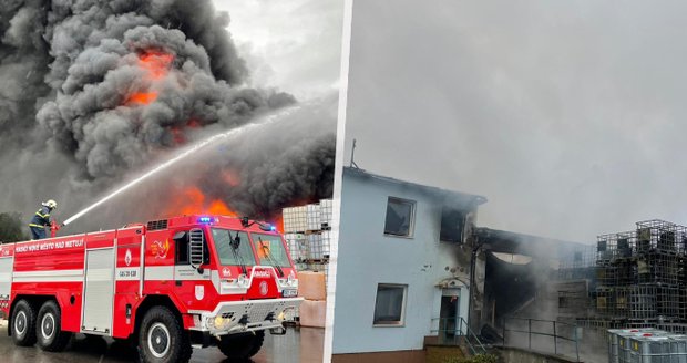 Velký požár v Novém Městě nad Metují napáchal škody za 10 milionů: Jeden pracovník se vážně popálil! 