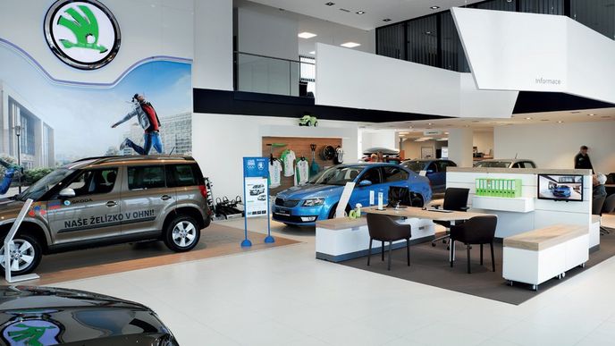 Nové showroomy Škoda Auto připomínají zákazníkům spíše bankovní pobočky