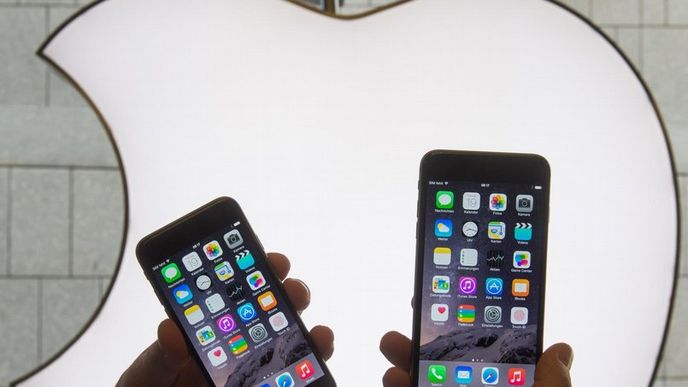 Nové telefony iPhone 6 a iPhone 6 Plus se začnou v Česku prodávat 24. října 2014