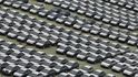 Nové vozy Peugeot-Citroen čekají na distribuci