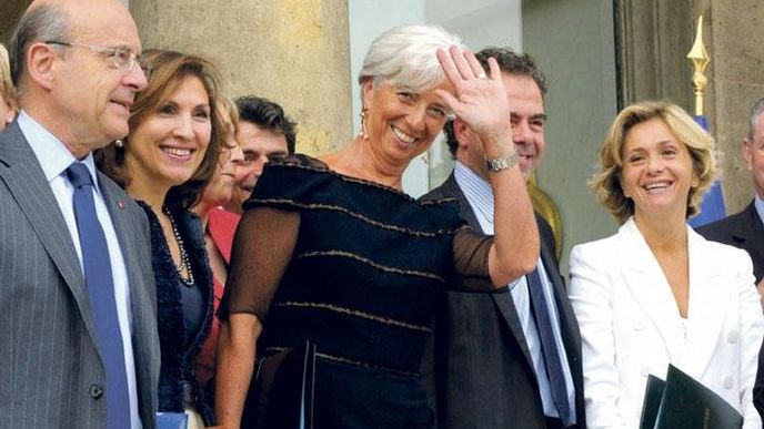 Nově zvolenou generální ředitelku Mezinárodního měnového fondu
Christine Lagardeovou čeká nelehký úkol. Musí najít východisko, jak odolat dluhové krizi eurozóny
a nedopustit žádný státní bankrot.
