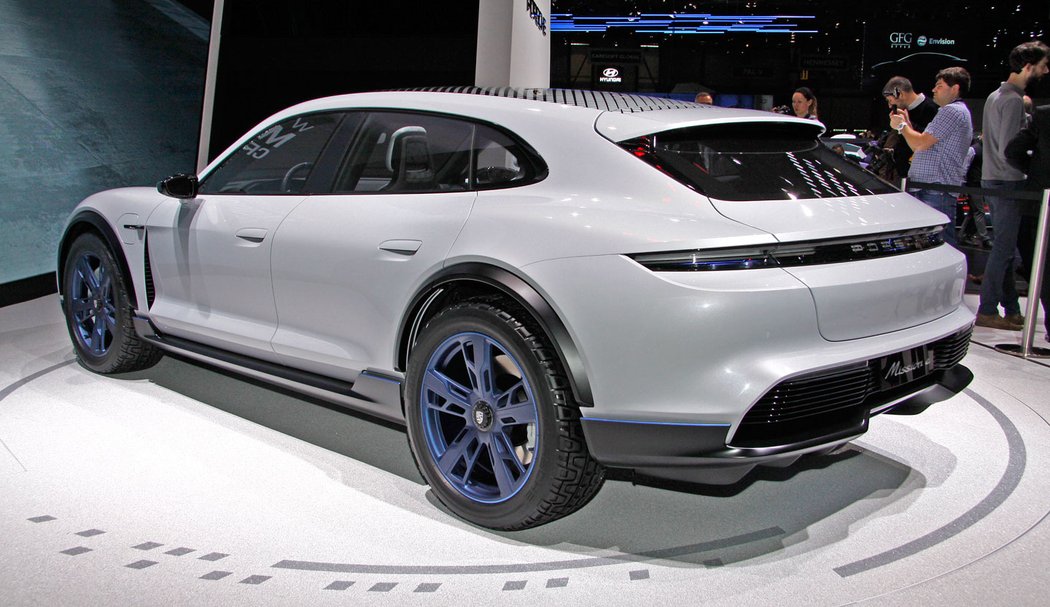 Porsche Mission E Cross Turismo