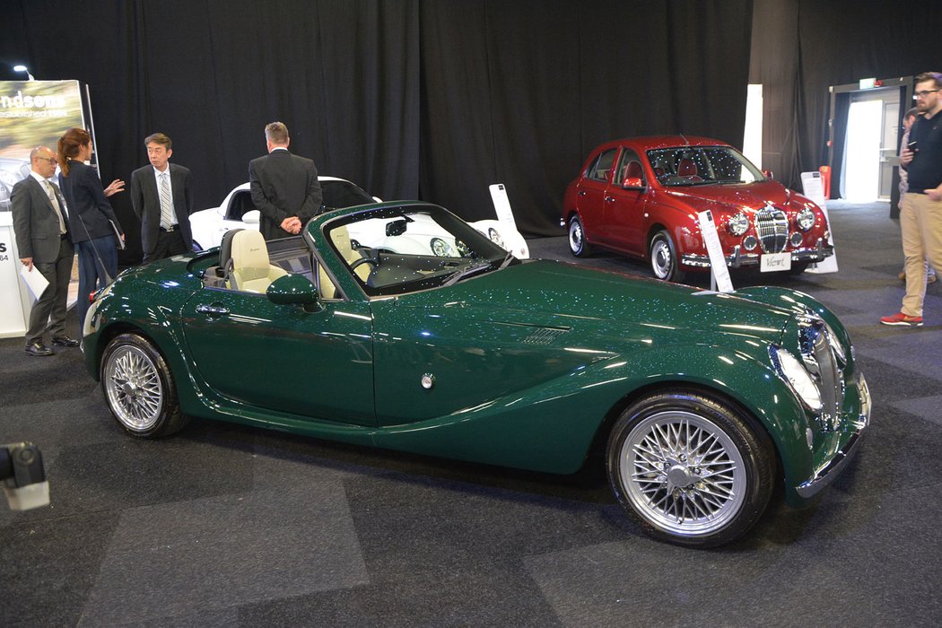 Mitsuoka Brooklands a od něj odvozená otevřená novinka Roadster