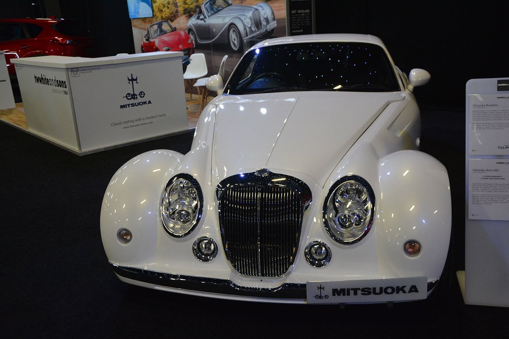 Mitsuoka Brooklands a od něj odvozená otevřená novinka Roadster