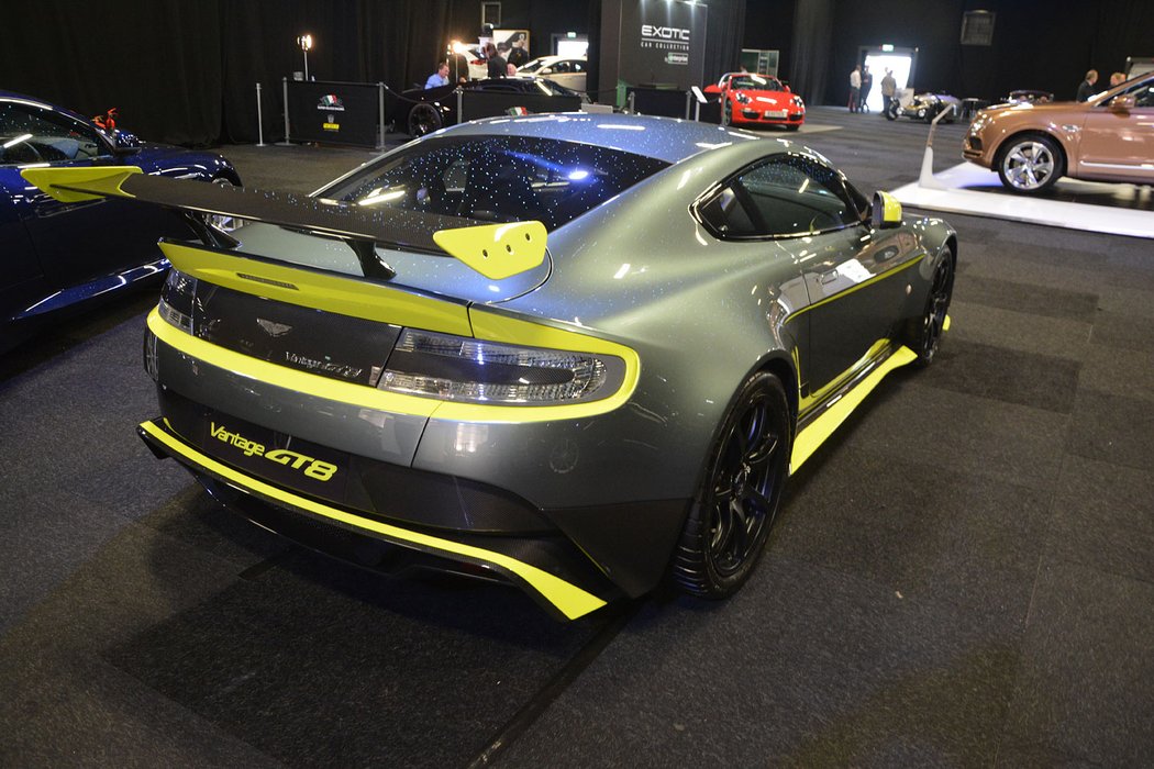 Aston Martin Vantage GT8