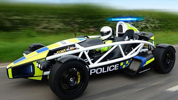 Tohle není vtip: Britská policie bude používat lehký sporťák Ariel Atom