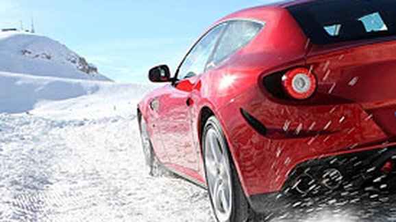 Ferrari FF: 4x4 patří do sněhu