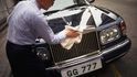 Noví čínští boháči nakupují auta značek Rolls Royce, Bentley, BMW, Mercedes. Každý chce mít limuzínu západní výroby. Noví čínští boháči nakupují auta značek Rolls Royce, Bentley, BMW, Mercedes. Každý chce mít limuzínu západní výroby.
