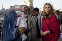 Britská novinářka v Egyptě: Rvali z ní šaty, osahávali ji a...