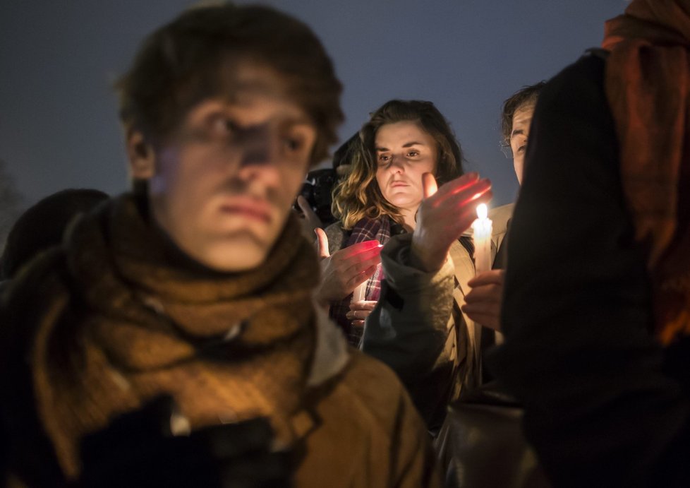 V Paříži se konala pieta za oběti útoku na redakci Charlie Hebdo.