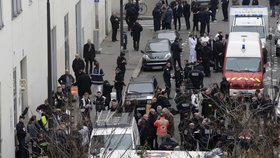 Teroristé zaútočili na redakci satirického plátku v Paříži!