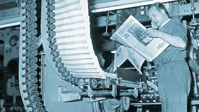 Tradiční výroba tisku se přesouvá do historie, zánik novinám však nehrozí