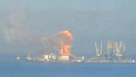 Ukrajinský útok na výsadkovou loď Novočerkassk kotvící v Krymu (26. 12. 2023)