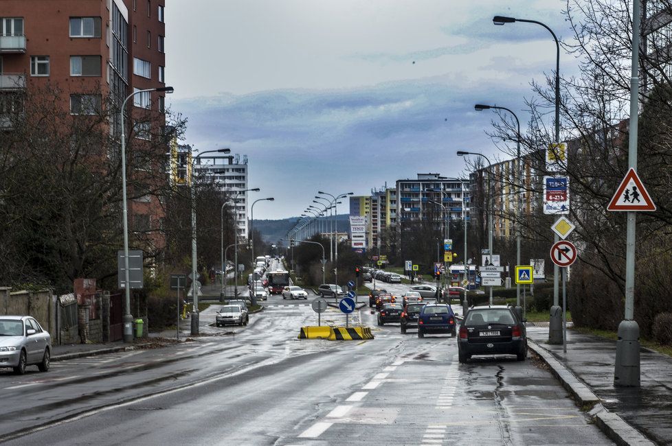 Novodvorská ulice je velice živá pražská tepna. Přesto má temnou pověst.