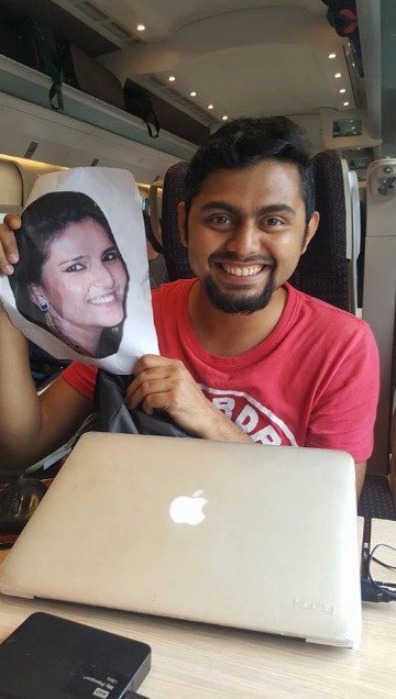 Novomanžel musel na líbánky sám, jeho žena ztratila pas. Tak si vytiskl její fotku.