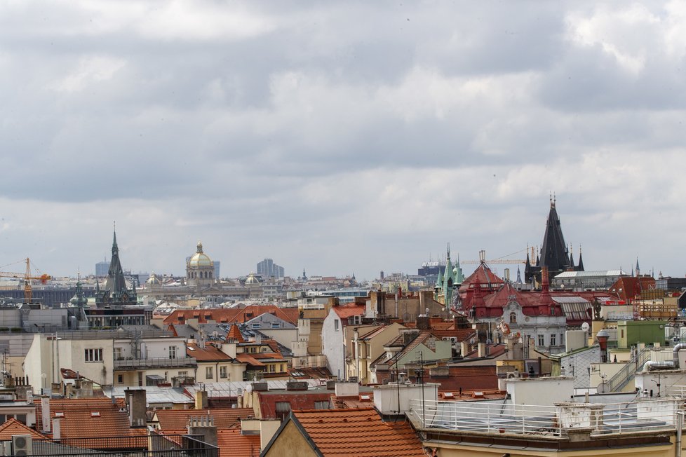 Z vršku věže je neokoukatelný výhled na Prahu.