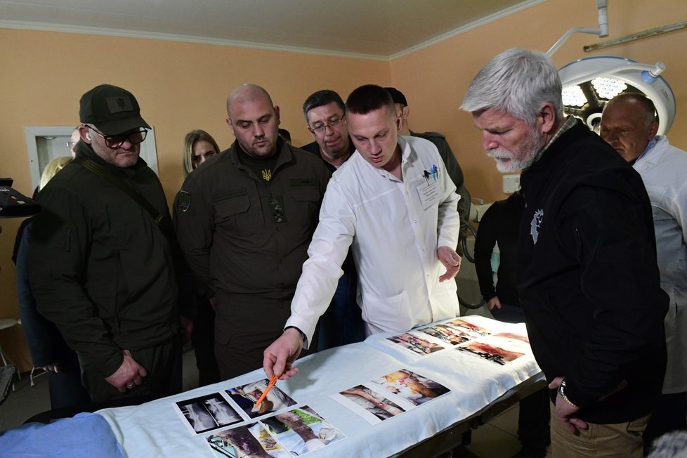 Prezident Petr Pavel na návštěvě nemocnice ve městě Novomoskovsk na Ukrajině (29.4.2023)