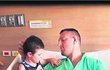 Táto, uzdrav se. Syn Toník kurýruje judistu Lukáše Krpálka v thajské nemocnici.