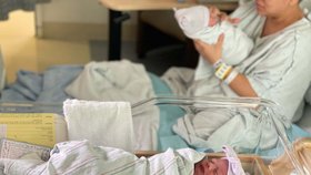 Kalifornská dvojčata se narodila s odstupem pouhých 15 minut, ale v různých letech.