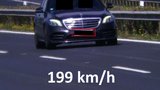 Cizinec se řítil na D7 199km/h: Vezl dvě malé děti
