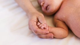 Malý Šimon se narodil cestou do porodnice. Ilustrační foto.