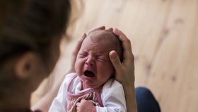 Každé miminko mladší tří měsíců musí při teplotě 38 °C a vyšší do nemocnice nebo k lékaři