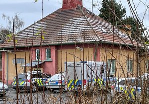 Žena přinesla na policejní služebnu mrtvého novorozence.