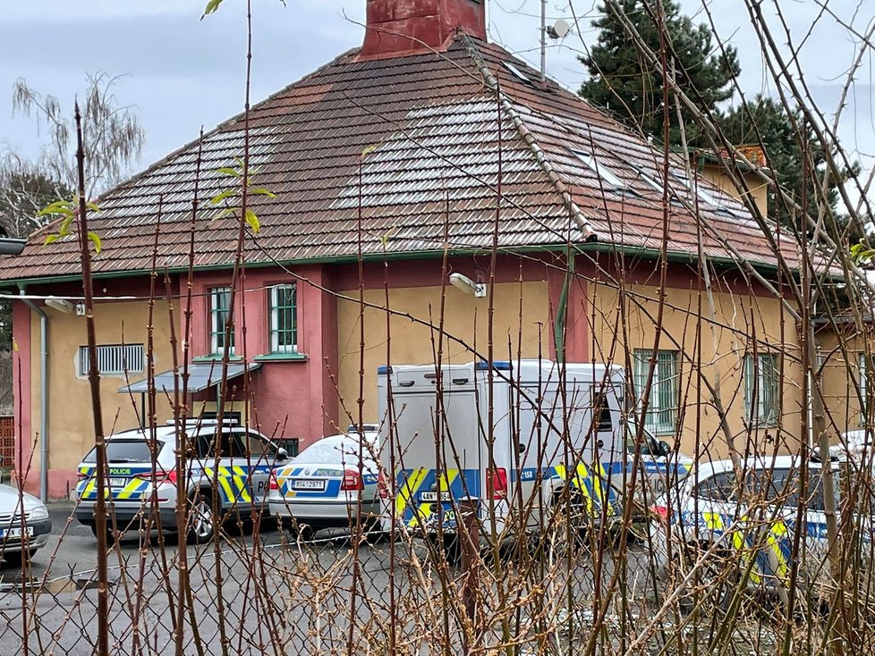 Žena přinesla na policejní služebnu mrtvého novorozence.