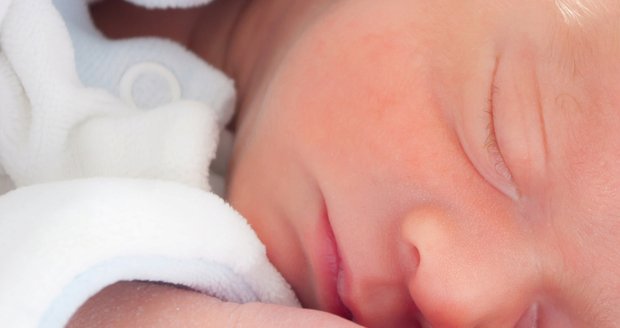 Miliony krevních vzorků novorozenců nemocnice zlikvidují. Právník: To nestačí
