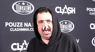 Zápas exstarosty Novotného v Clashi musel rozhodčí ukončit: Rány do hlavy a zlomenina! Zápas exstarosty Novotného v Clashi musel rozhodčí ukončit: Rány do hlavy a zlomenina!