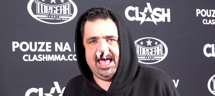 Pavel Novotný si ze svého zápasu odnesl šrámy i zraněný nos