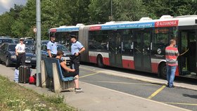 Řidič na Krejcárku naboural tři auta. Ve svém vezl náčiní na výrobu drog.