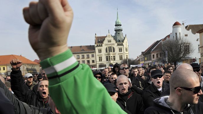 V Novém Bydžově se protestovalo proti „cikánskému teroru“