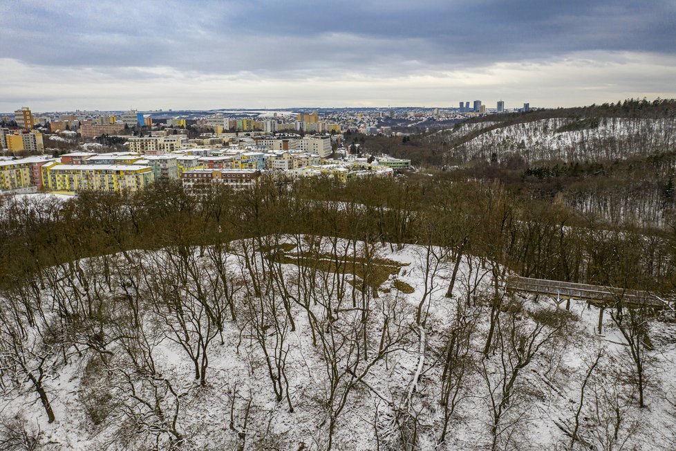 Mnoho toho z Nového hradu u Kunratic nezbylo. Přesto se jedná o romantickou zříceninu středověkého hradu, která je v Praze jedinečná.