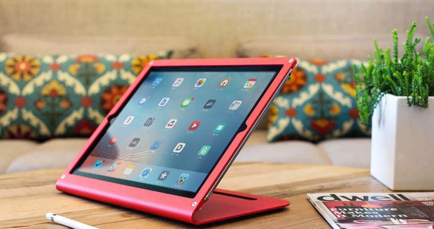  Současný iPad Pro je spolu s veškerým příslušenstvím ideálním společníkem pro byznysmeny a pracující umělce.