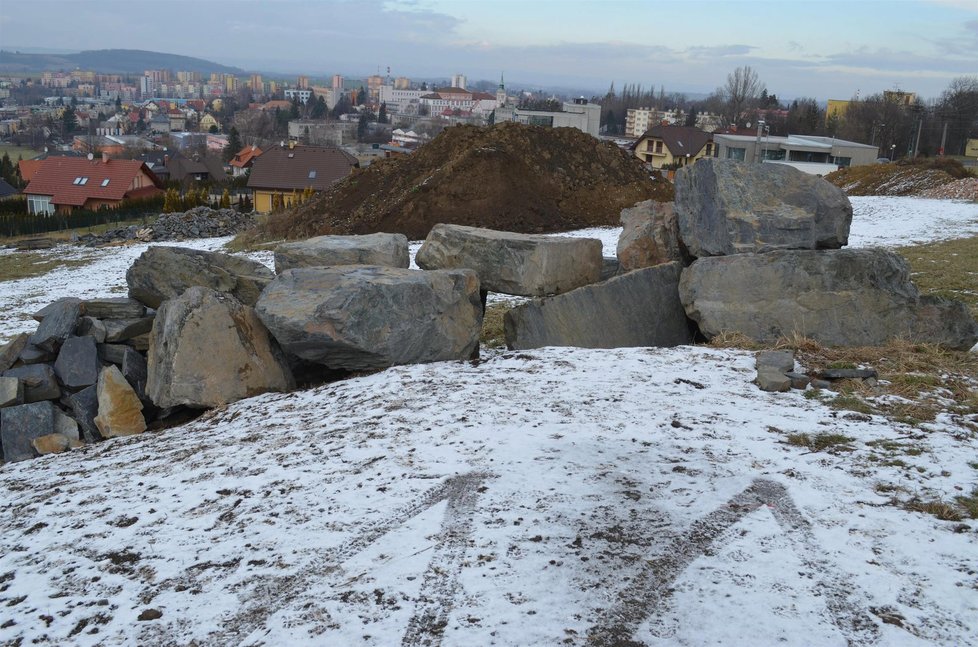 V těchto místech mrtvou Lucii našli.