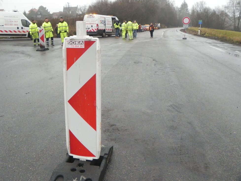 Krátce po 9.hodině se řidiči i obyvatelé Černé Hory dočkali otevření nové mostovky.