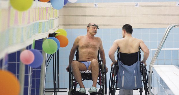 Leden 2008: Na dlouhodobých rehabilitacích v Kladrubech se Pavel Nový pohyboval jen pomocí invalidního vozíku. Boj ale nevzdal.