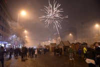„Válečná zóna“ na Václavském náměstí: Střelba z pistole a výbuchy mezi lidmi