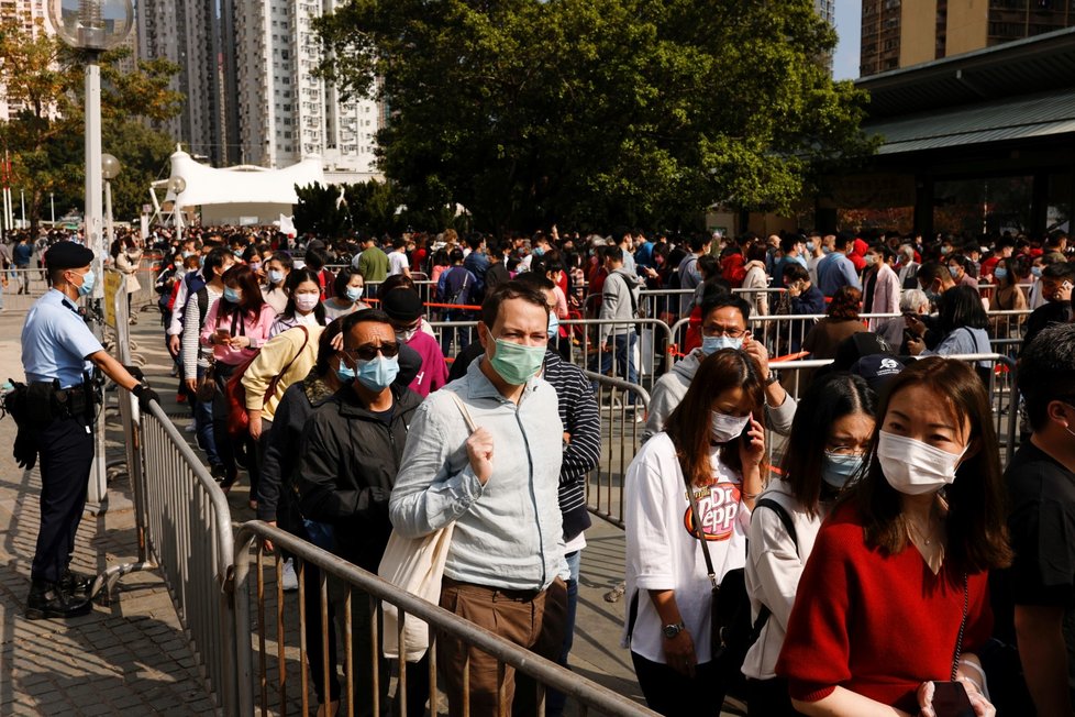 Koronavirus v Číně: Město Wu-chan jako epicentrum nákazy nyní slaví lunární nový rok