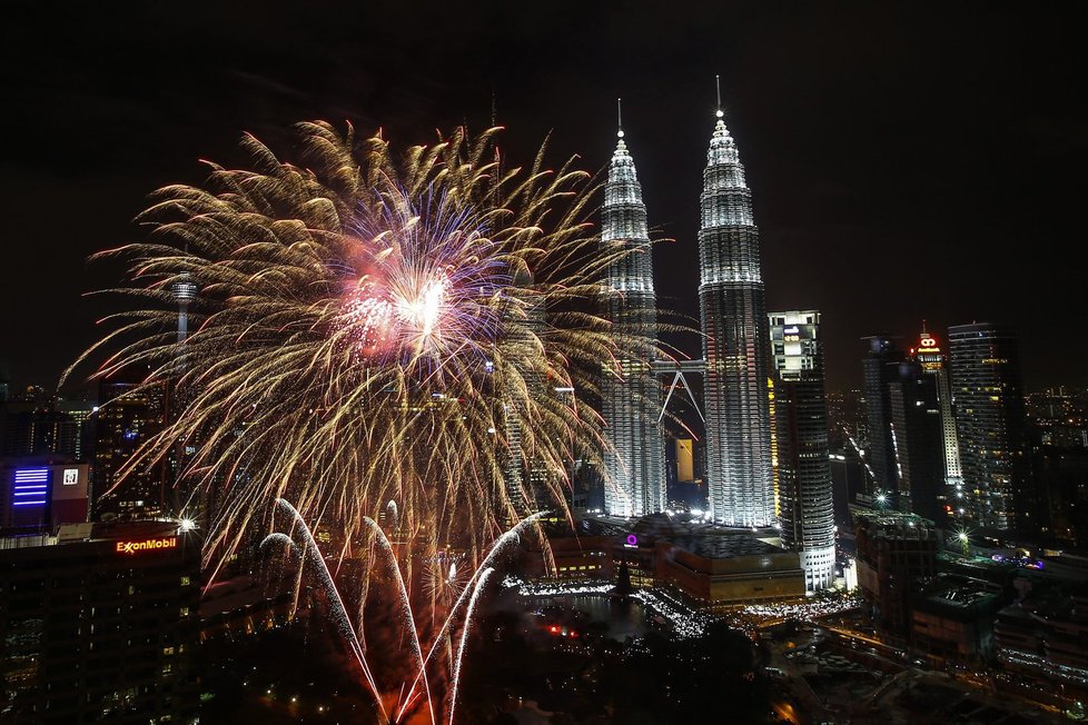 Novoroční ohňostroj v Malajsii