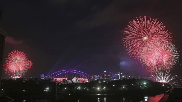 Světelná show v australském Sydney začala již před půlnocí
