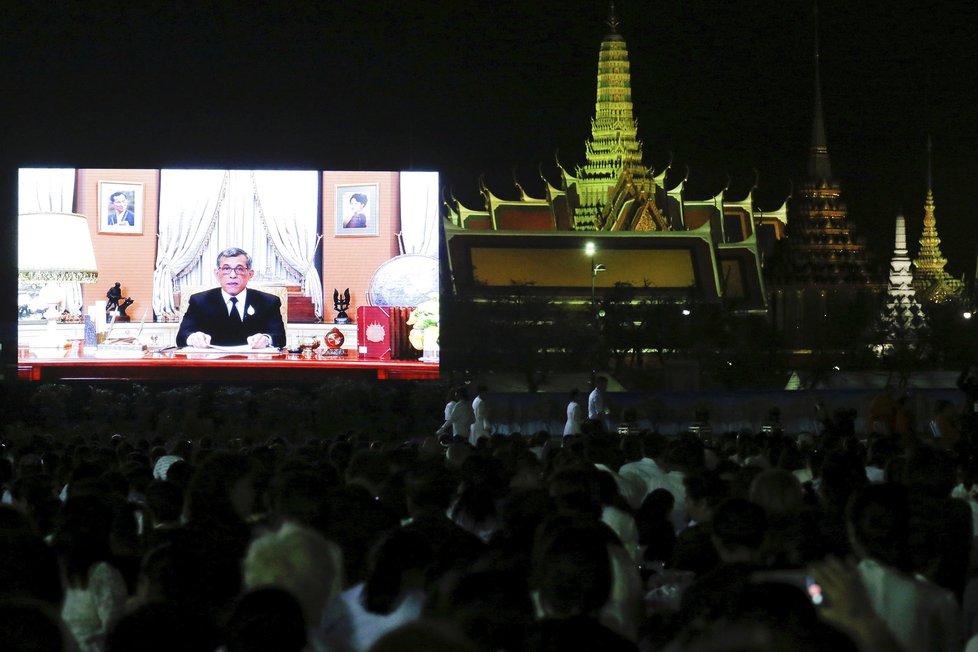 Thajský nový král Maha Vajiralongkorn Bodindradebayavarangkun lidu přednáší Novoroční proslov